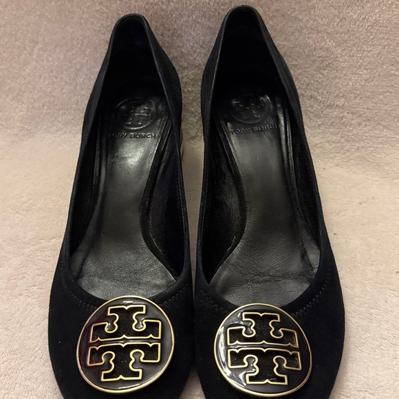 Tory Burch Black Suede Small Heel with Gold Logo sz 8 - Picture 1 of 7